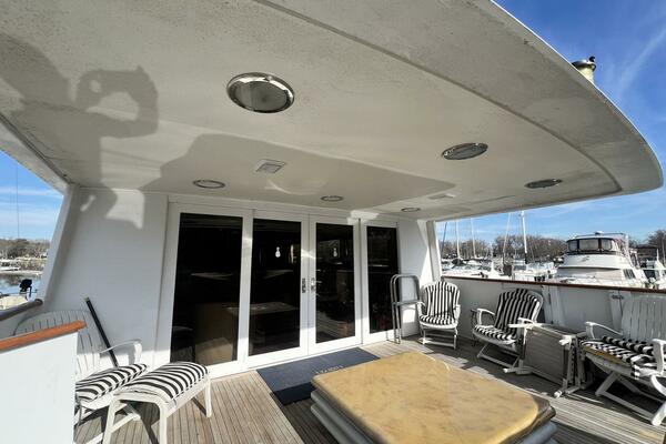 LIQUIDITY 102ft Broward Yacht For Sale