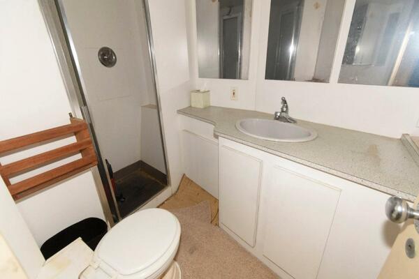 LIQUIDITY 102ft Broward Yacht For Sale