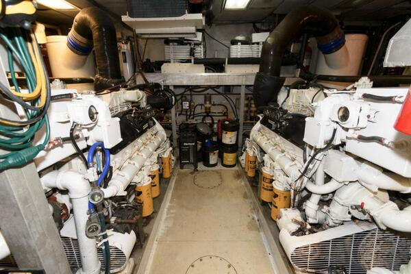 LIQUIDITY 102ft Broward Yacht For Sale