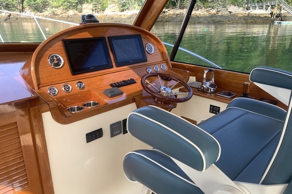 2019 Hinckley 40