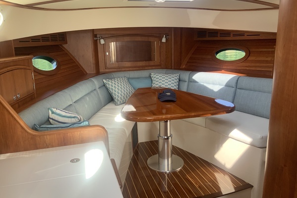 2019 Hinckley 40