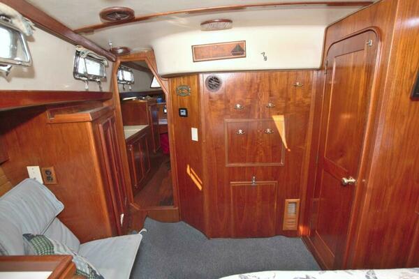 Kindred Spirit 43ft Morgan Yacht For Sale
