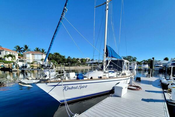 Kindred Spirit 43ft Morgan Yacht For Sale