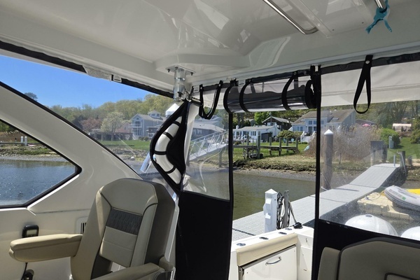 2019 Pursuit 35