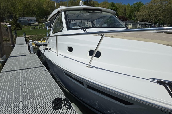 2019 Pursuit 35