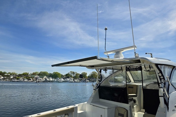 2019 Pursuit 35