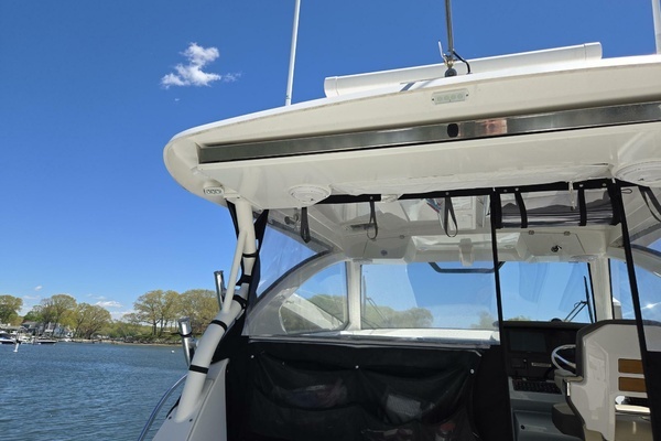 2019 Pursuit 35