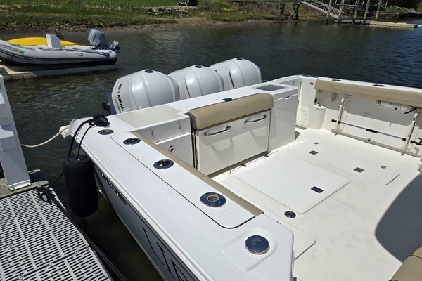 2019 Pursuit 35