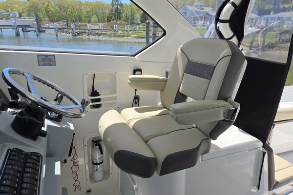 2019 Pursuit 35