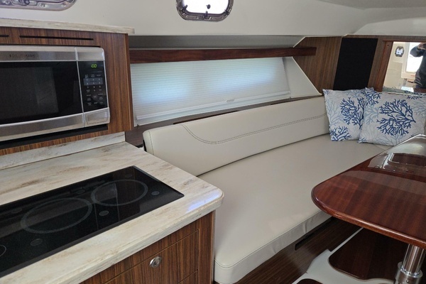 2019 Pursuit 35
