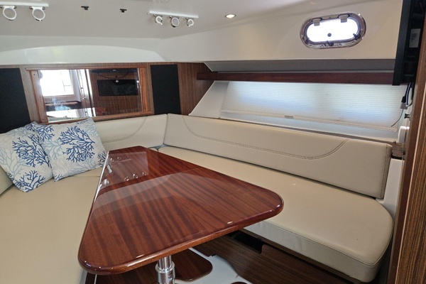2019 Pursuit 35