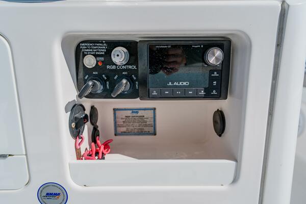 28ft Caymas Yacht For Sale