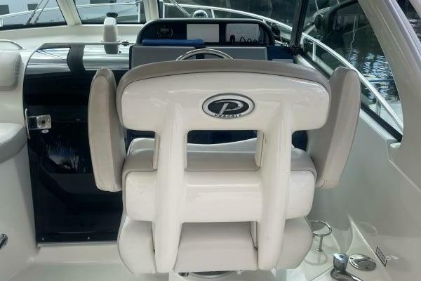 Encore 33ft Pursuit Yacht For Sale