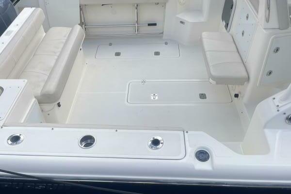 Encore 33ft Pursuit Yacht For Sale