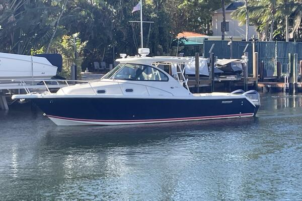 Encore 33ft Pursuit Yacht For Sale