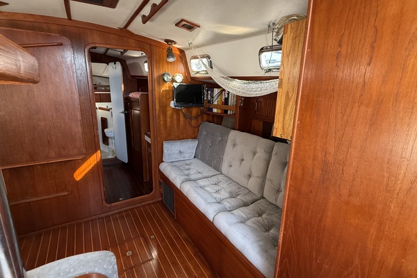 38ft Caliber Yacht For Sale