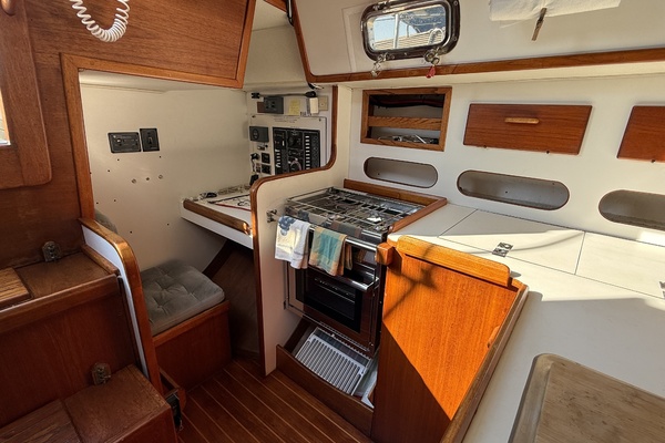 38ft Caliber Yacht For Sale