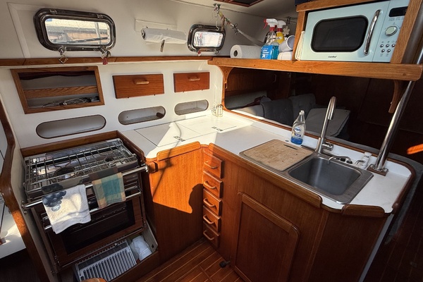 38ft Caliber Yacht For Sale