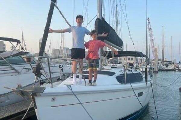 Treinta y Tres 33ft Hunter Yacht For Sale