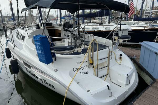 Treinta y Tres 33ft Hunter Yacht For Sale