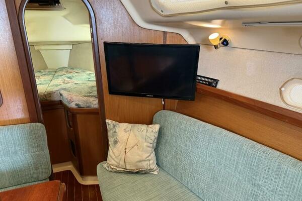 Treinta y Tres 33ft Hunter Yacht For Sale