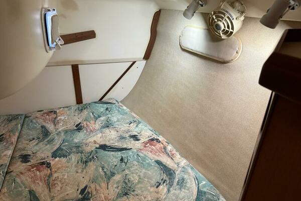 Treinta y Tres 33ft Hunter Yacht For Sale