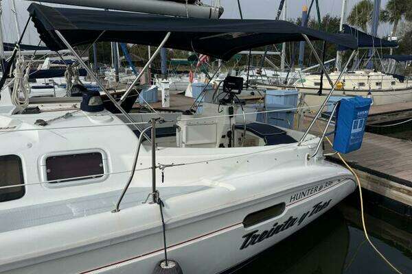 Photo of the 1997 Hunter 336 "Treinta y Tres"