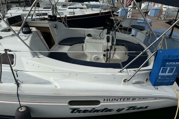 Treinta y Tres 33ft Hunter Yacht For Sale