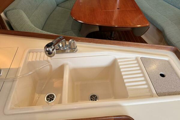 Treinta y Tres 33ft Hunter Yacht For Sale