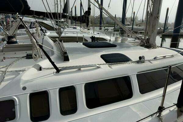 Photo of the 1997 Hunter 336 "Treinta y Tres"