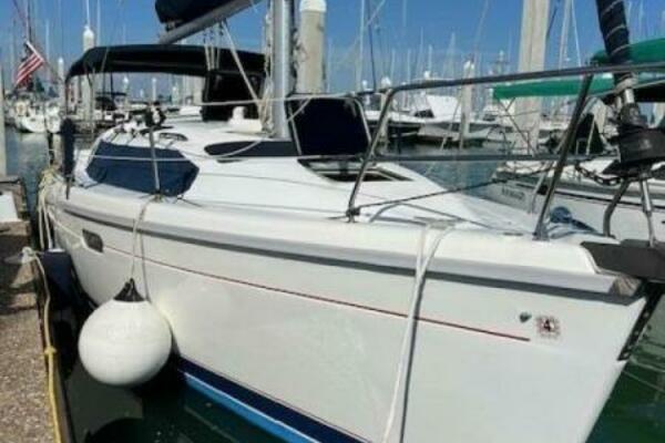 Treinta y Tres 33ft Hunter Yacht For Sale