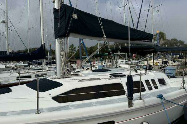 Photo of the 1997 Hunter 336 "Treinta y Tres"