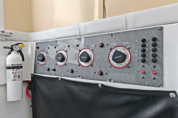 33ft Hydra Sports Yacht For Sale