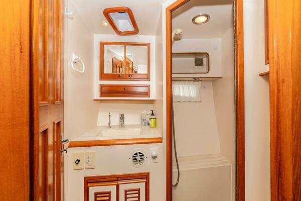 2000 Offshore Yachts 63