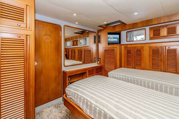 2000 Offshore Yachts 63