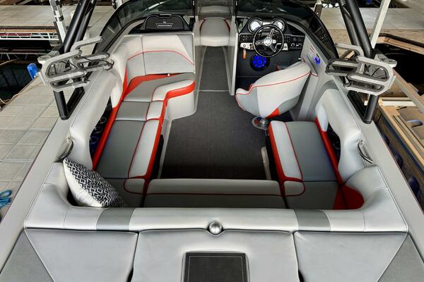 22ft Moomba Yacht For Sale