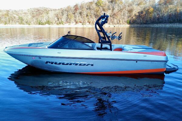 22ft Moomba Yacht For Sale