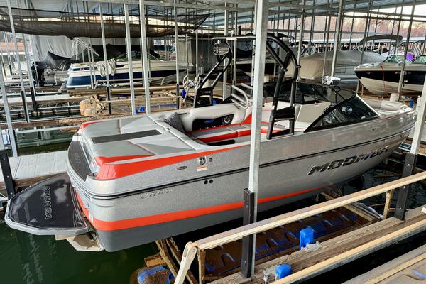 22ft Moomba Yacht For Sale