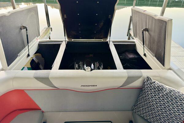 22ft Moomba Yacht For Sale
