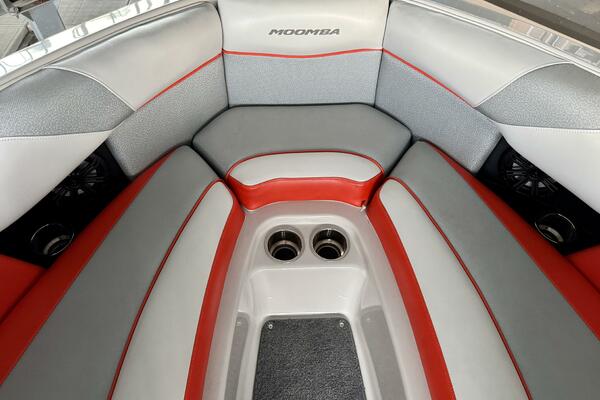 22ft Moomba Yacht For Sale