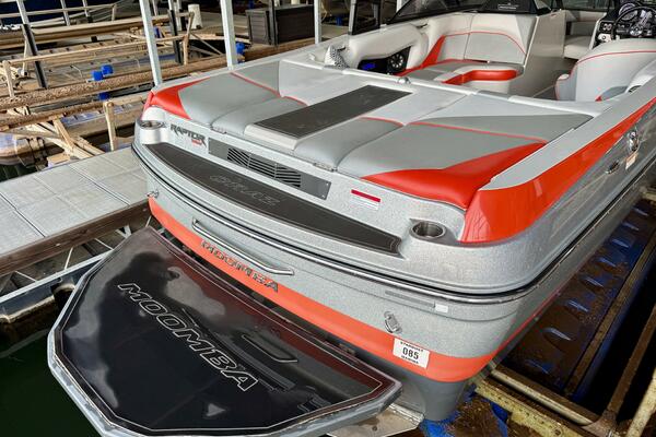 22ft Moomba Yacht For Sale