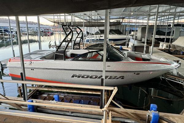 22ft Moomba Yacht For Sale