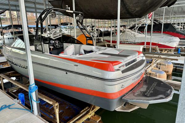 22ft Moomba Yacht For Sale