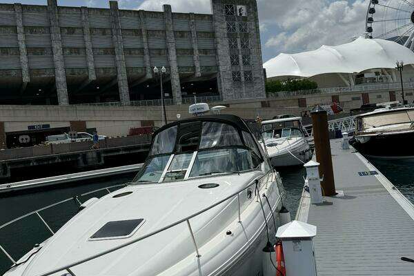 Photo of the 2006 Sea Ray 320 Sundancer