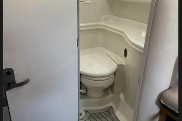 32ft Sea Ray Yacht For Sale