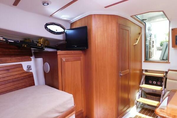 33ft Back Cove Yacht For Sale