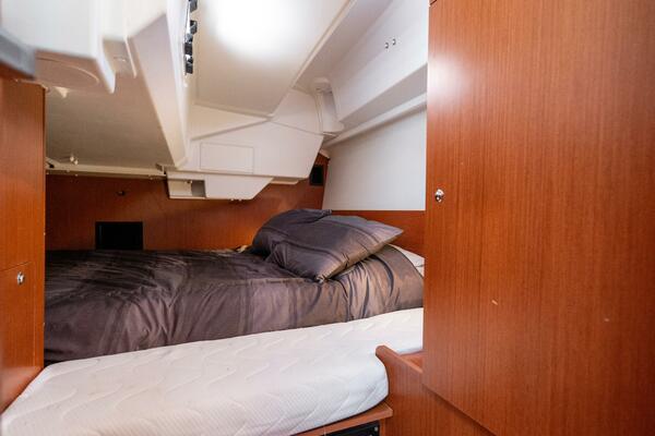 Fine Tuned 38ft Beneteau Yacht For Sale