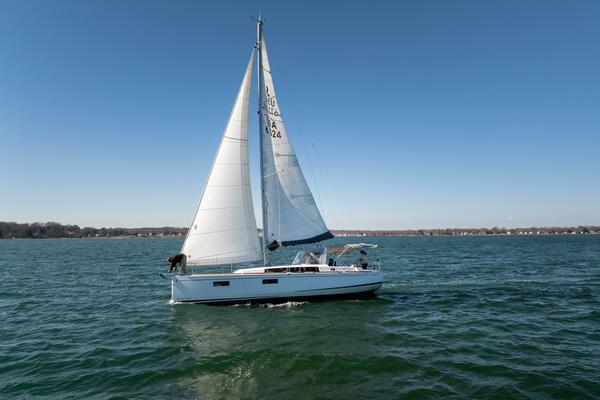 Fine Tuned 38ft Beneteau Yacht For Sale