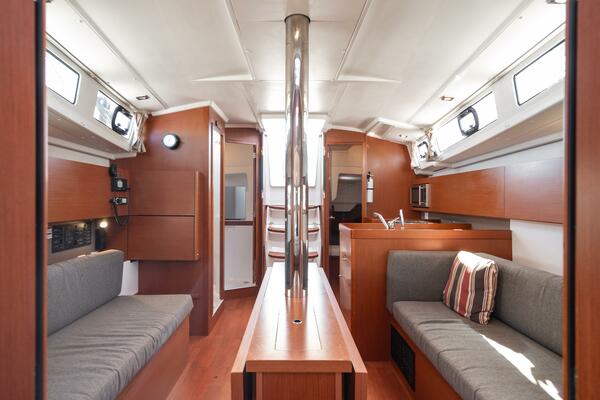 Fine Tuned 38ft Beneteau Yacht For Sale