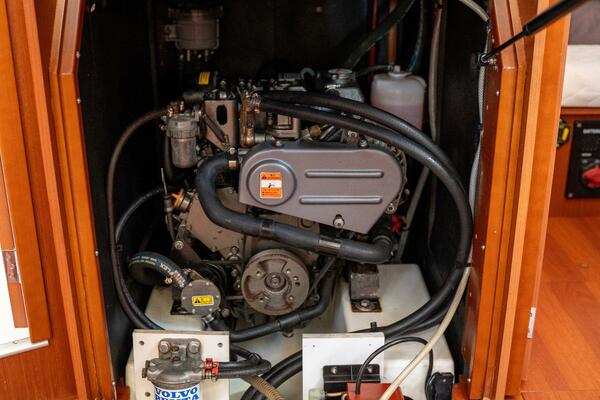 Fine Tuned 38ft Beneteau Yacht For Sale